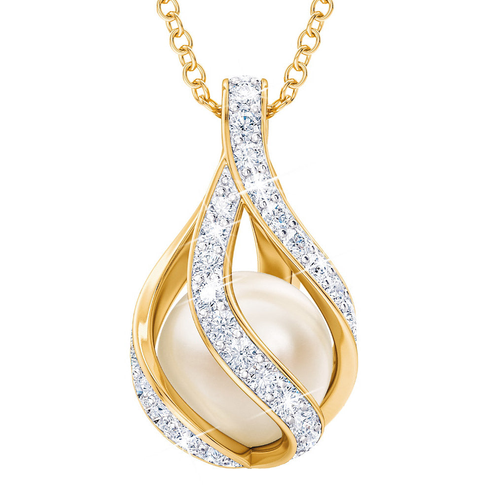 Perlový a diamantový náhrdelník Love's Embrace
